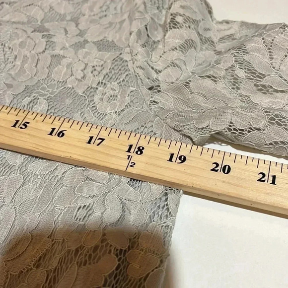 NWOT Listicle lace gray/silver long sleeve top medium - Picture 10 of 13